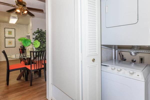 $2,660 / 2br - 997ft2 - Located in Santa Clarita, High Speed Internet, 2 BD (Santa Clarita-Newhall)63953075019778121