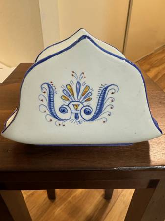 CERAMIC NAPKIN HOLDER- HAND DECORATED IN ITALY 1