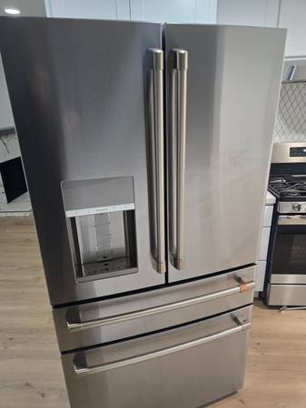 US Appliance Fridge Like New. Updated PICS. 1