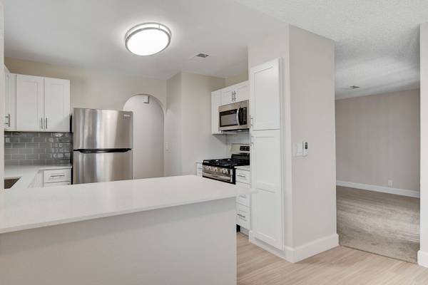 $1,685 / 2br - 1035ft2 - Modern 2 Bedroom w/ Balcony, W/D – Resort-Style Living at Breakers (Las Vegas)63859499310209121