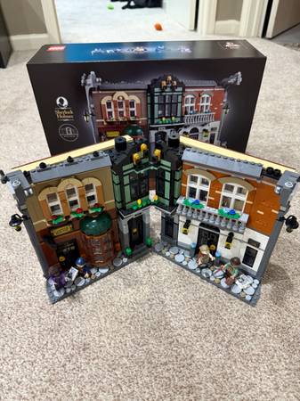 Lego Sherlock Holmes “Book Nook” 1
