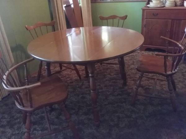VINTAGE TABLE & CHAIRS SOLID MAPLE 1