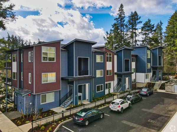 Custom designer floor plans, smaller communities $600 off first month 1