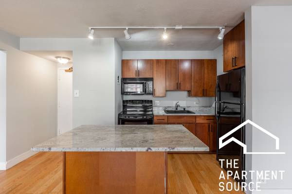 $2,195 / 1br - Spacious 1-Bed in Lakeview – City & Lake Views! (Lakeview)63898860161283123