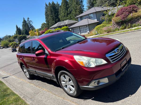 2012 Subaru outback one owner - $4,900 (Lynwood)63654706486659123