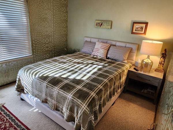 $1,000 / 1br - Furnished Room & Private Bathroom for Rent in Gated Community (Rancho Mirage/CA)63758591821569120