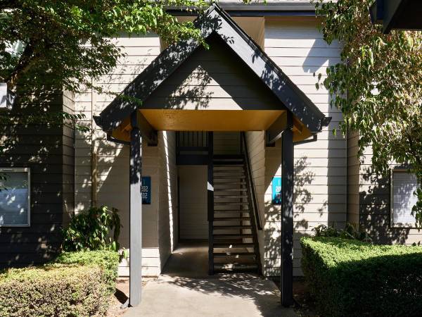 $1,712 / 1br - 985ft2 - Luxurious Living in Vancouver's Hidden Gem (Vancouver, Walnut Grove, Green Meadows)63777407912961123