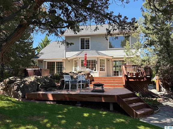 $435,000 / 3br - 2216ft2 - Casa personalizada de 3 habitaciones y 3 baños en VENTA (Susanville)63656873785473122