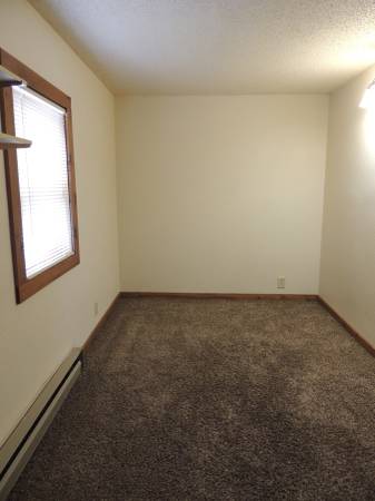 $350 / 4br - UWEC Neighborhood 920 1/2 First Avenue (Eau Claire, WI)63845960452481124