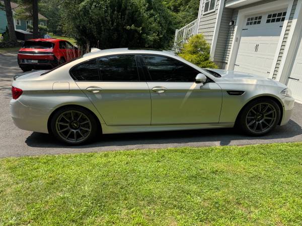 2014 BMW M5 Paquete de Competición / Plata Moonstone - $27,000 (Littleton)63441268821889122