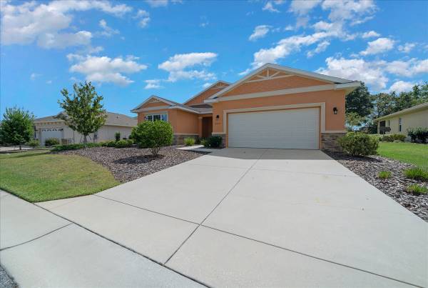 $379,900 / 3br - 3/3 Stunning Home in 55+ Community! (Ocala)63963327289347121