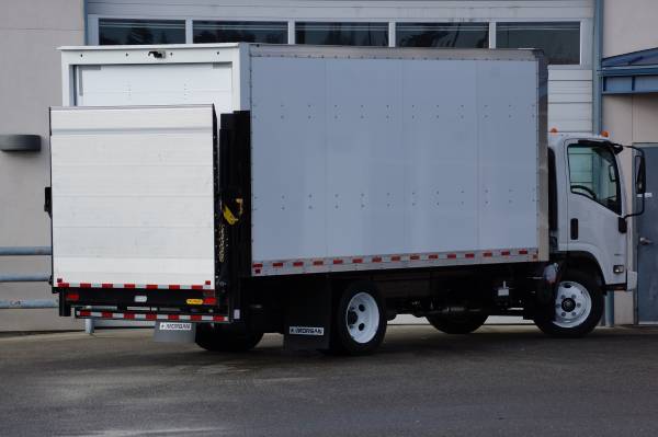 2023 Chevy LCF 4500 / Isuzu NPR HD Camión Caja GRAN PLATAFORMA ELEVADORA 1k millas - $59,900 (RAINIERTRUCK.COM)63623469262595123