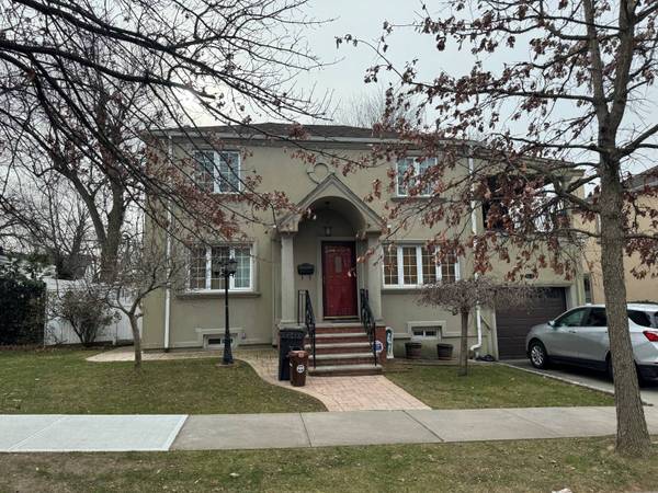 BEAUTIFUL HOUSE FOR SALE IN WHITESTONE !!

,000,000

                        queens