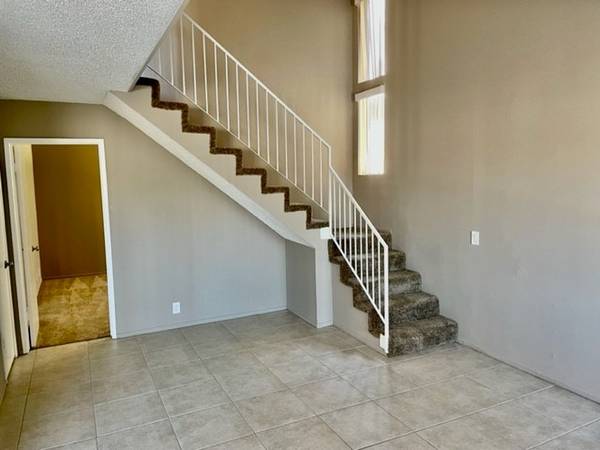 $1,895 / 2br - DOS HABITACIONES - ESTACIONAMIENTO EN COCHERA - CERCA DE OLD TOWN63686245324929124