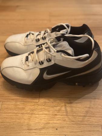 NikeGolf Shoes. SZ 7 1