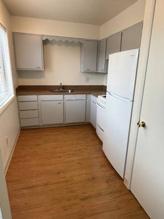 $1,295 / 1br - 550ft2 - 1 BEDROOM/1 BATH WITH VAULTED CEILINGS! (Oregon City)63831683386497121