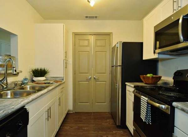$1,149 / 3br - LIMITED OFFER!! 3 BED 2 BATH CLASSIC!!!63902942176515123