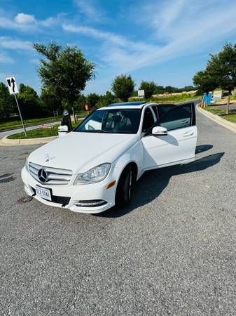 2013 Mercedes C300 4Matic  *Immaculate & Strong V6 Engine* - $5,999 (Alexandria)63616633558017121