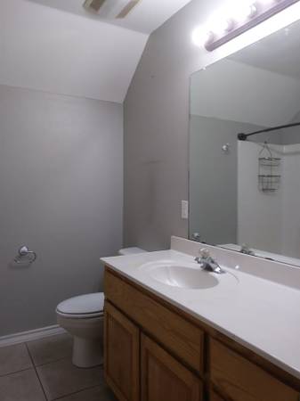 $600 / 1br - 2100ft2 - Perfect single room - All bills paid64036539782915124