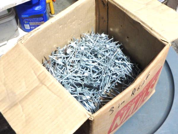 10 lbs 3 1/2 inch Roofing Nails 1