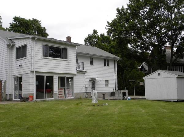 $1,390 / 3br - 225ft2 - House in desirable section of Waltham (Waltham)63875605686275120