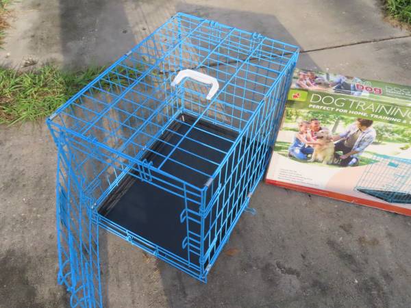 ** Blue Metal Pet Crate  ** 1