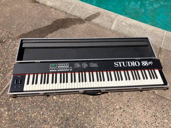 Fatar Studio 88 MIDI Keyboard Controller in Road Case
