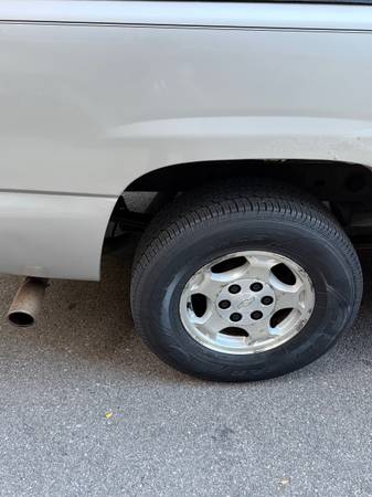 2004 Chevrolet Silverado C1500 LS - Photo 4