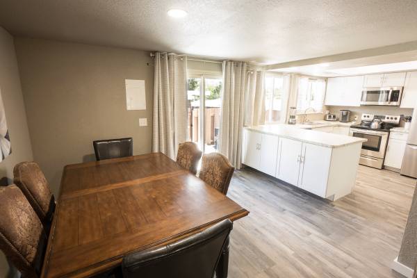 $975 / 1hab - 144ft2 - 1 Habitación amueblada con baño privado en alquiler (Colorado Springs)63658161550083124