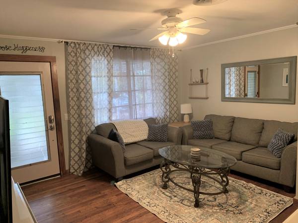 $1,800 / 2br - 950ft2 - Bike to KEESLER, casinos and beach! (downtown Biloxi)63762077276547121