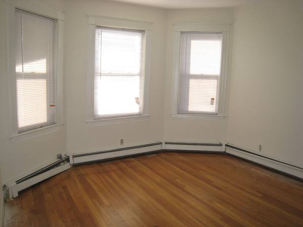 Walk to T, close to BU and BC, Brighton/Boston, no fee, avail NOW 1