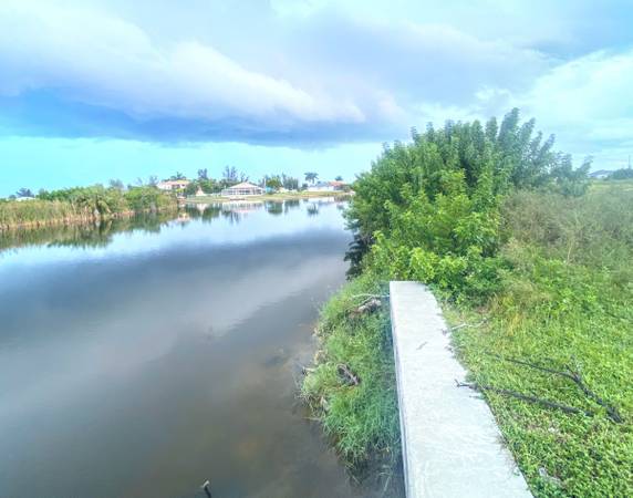 $49,900 / 10625ft2 - Discover this waterfront 0.24-acre lot in the heart of NW Cape Coral (Cape Coral)64151007303554121