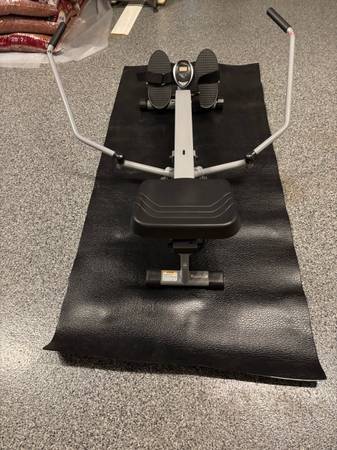 Compact Full Motion Rowing machine & Mat 1