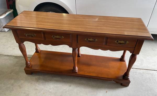 Solid Entryway Foyer Table 1