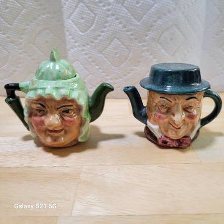 ArtoneEnglandPorcelainHandPaintedDoubleSidedMiniatureTeaPots $15 each 1