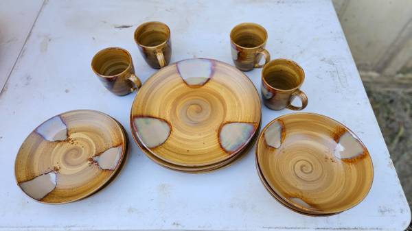 SANGO SPLASH Drip Glaze Set of 4 Dinnerware 1