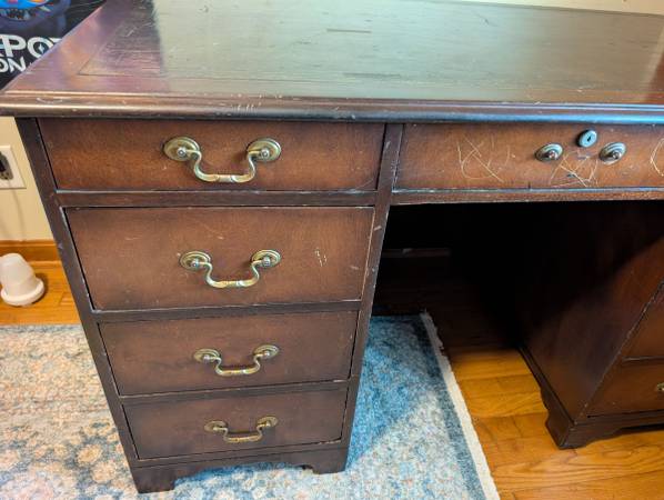 Mahogany Desk 1