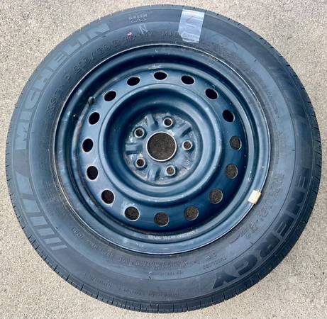 Michelin Energy MXV4 XSE 215/60R16 Tire And Wheel 1