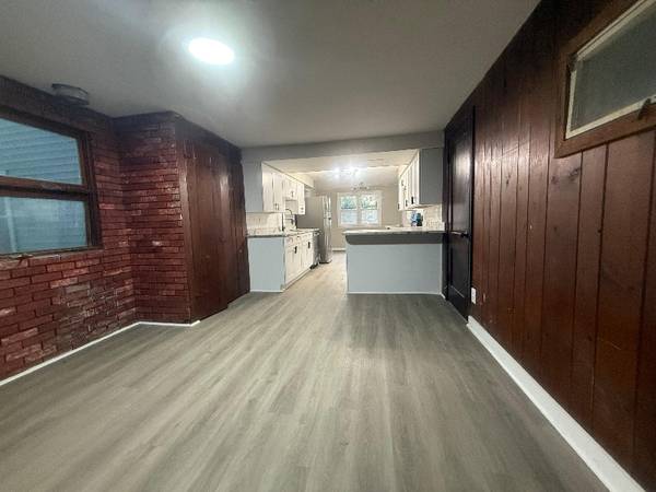 $1675.00 / 3br - 1086ft2 - 8133 Midland rd63860362797185124