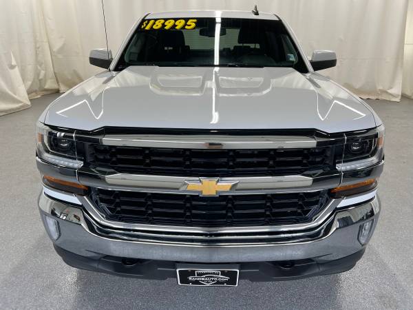 2018 Chevrolet Silverado 1500 LT - Photo 2