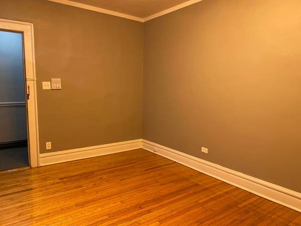 $1,947 / 1br - ¡Lavandería en la unidad! ¡Hermosa cocina! (Lakeview)63918412809858124
