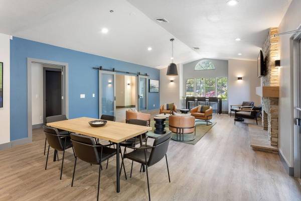 $2,108 / 3br - Lavadora/Secadora, Balcón, Mantenimiento en el lugar, Piscina (West Gresham, cerca de I-84)63831608439043123