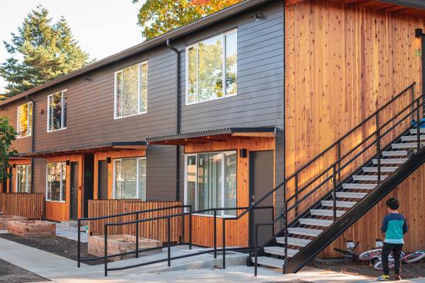 $1,002 / 1br - 600ft2 - Smoke Free Units, 1/bd, in Portland OR (644 SE 148th Ave, Portland, OR)63615726541057123
