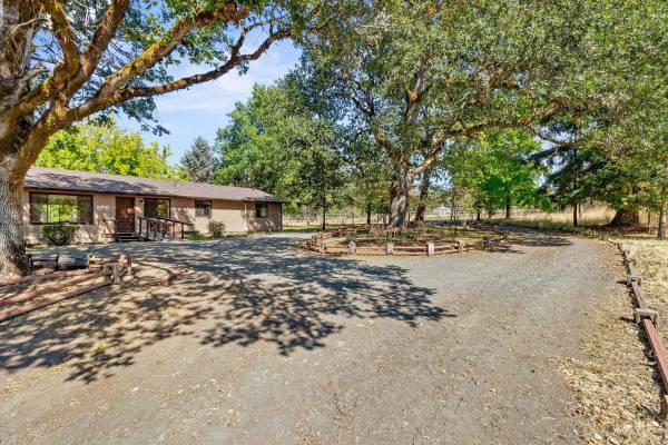$625,000 / 3br - 2040ft2 - House For Sale| 3beds, 1 bath (Grants Pass)64318774147843122
