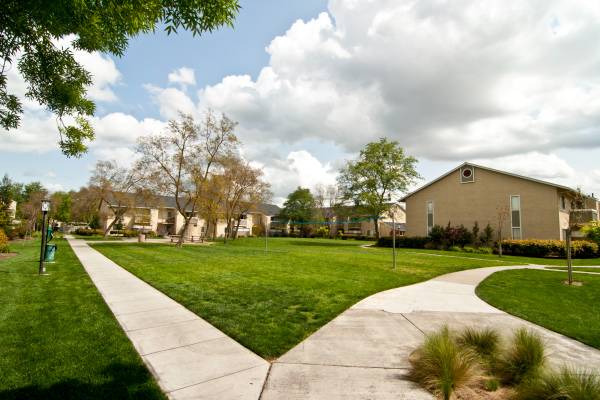 $1,829 / 2br - 838ft2 - 2 habitaciones/2 baños, estilo clásico, ¡vida funcional! ---¡PRÓXIMAMENTE! (Modesto)63970308056707120
