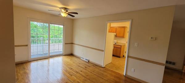 $950 / 2br - 1050ft2 - 492 Treeside Dr, 2 Bdrm, 2 Bath Apartment (North Hawkins & Thurmont)63661042446465122
