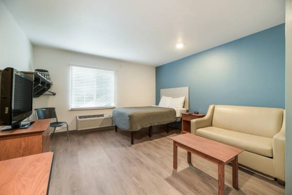 $1,350 PET FRIENDLY63693502279937121