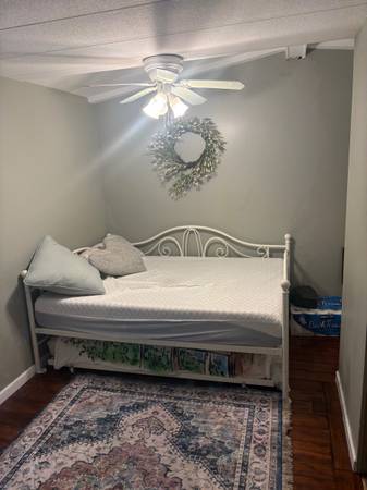 bedroom for rent  se renta cuarto 1