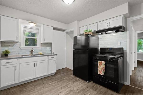 $1 / 4br - 1500ft2 - File 3642   Move in ready 4 bedroom Cape Cod with unfinished basement (Gary)64041475693698121