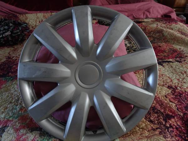 Wheel Cover or hub Cap Toyota Camry 1